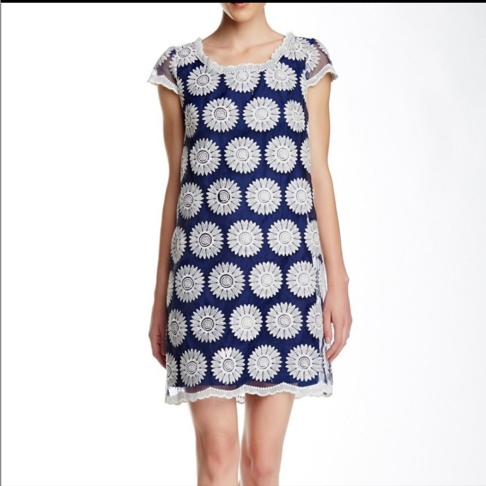 Betsey Johnson Embroidered Sunflower Dress Size 8 NWT‎